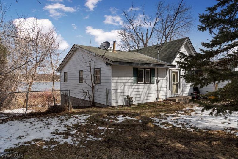 18552 Everglade Dr NE, Wyoming, MN 55092
