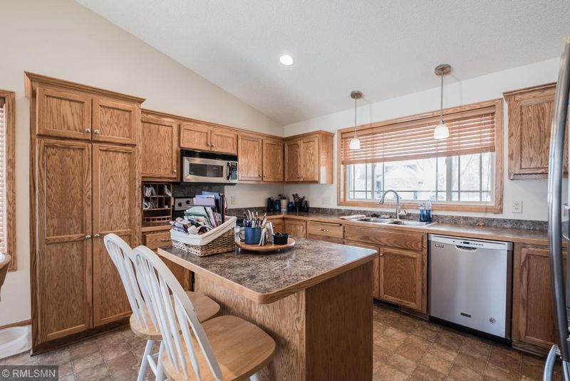14709 Boysenberry Ct, Rosemount, MN 55068