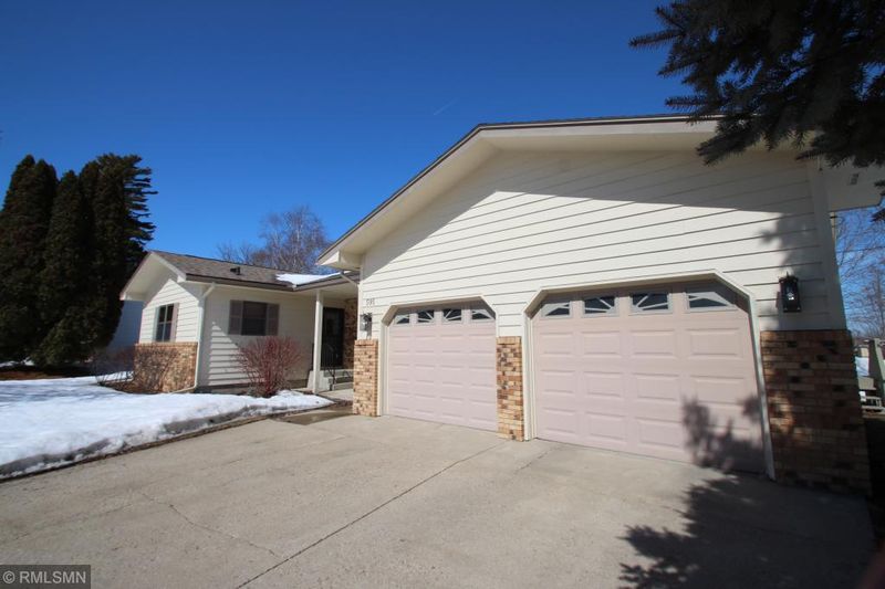 595 7th St SE, Cokato, MN 55321