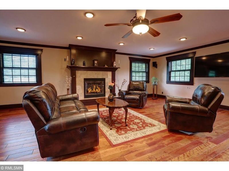 8145 Cardinal Ln, Waconia, MN 55387