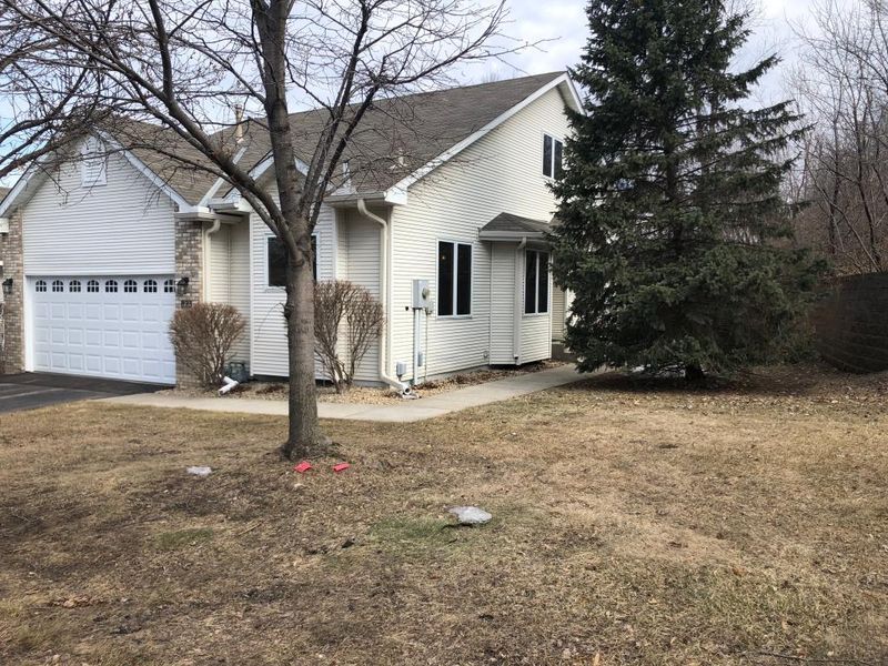 823 Wescott Sq, Eagan, MN 55123