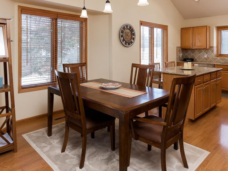823 Wescott Sq, Eagan, MN 55123