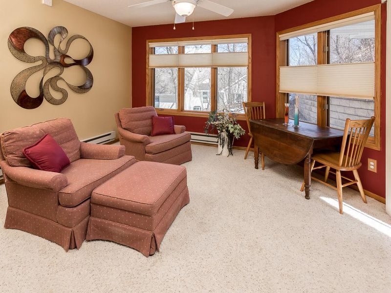 823 Wescott Sq, Eagan, MN 55123