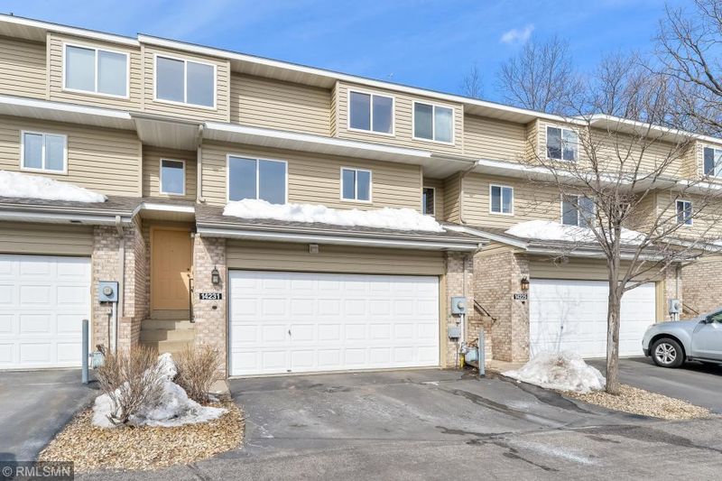 14231 Hibiscus Ct, Apple Valley, MN 55124