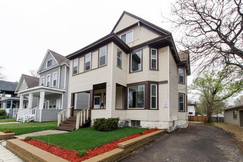 833 Selby Ave, Saint Paul, MN 55104