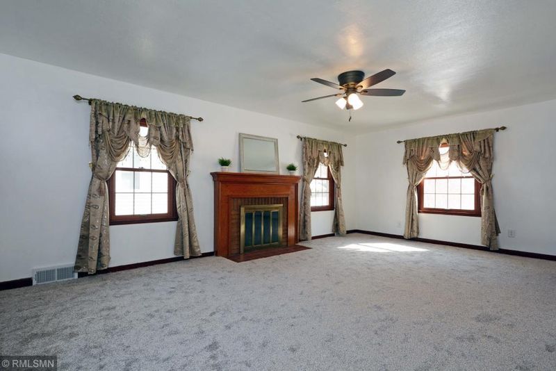 472 Nevada Ave E, Saint Paul, MN 55130