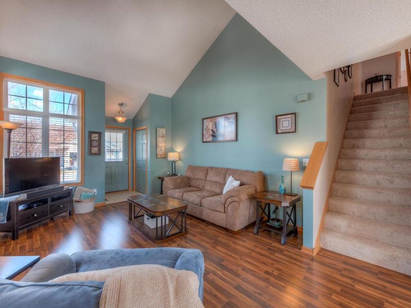 13236 Williamsberg Dr, Savage, MN 55378