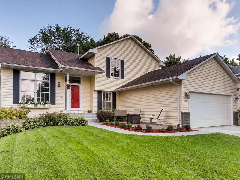 5870 Dufferin Dr, Savage, MN 55378