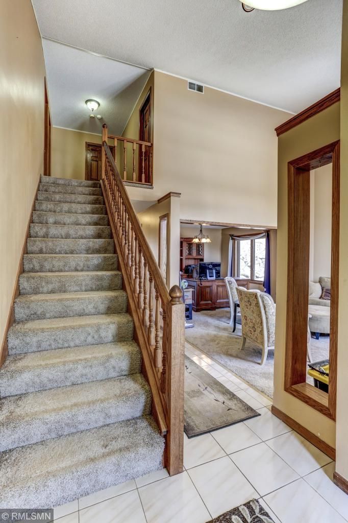 1525 Sherwood Way, Eagan, MN 55122