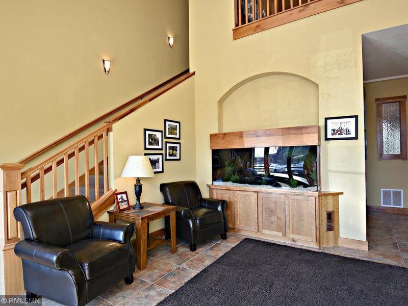 8678 Eagle Creek Cir, Savage, MN 55378