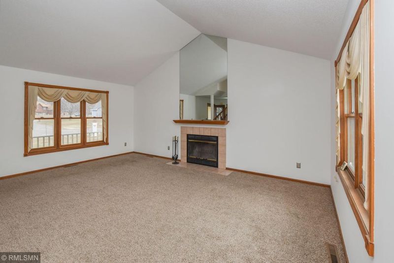 2629 Hilo Ave N, Oakdale, MN 55128