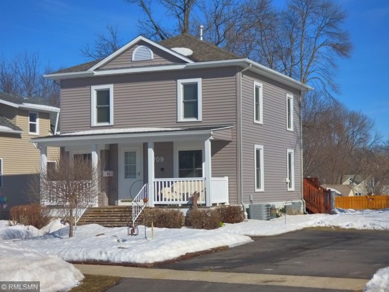 709 5th Ave SE, Waseca, MN 56093