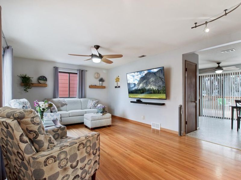 6341 W Broadway Ave, Brooklyn Park, MN 55428