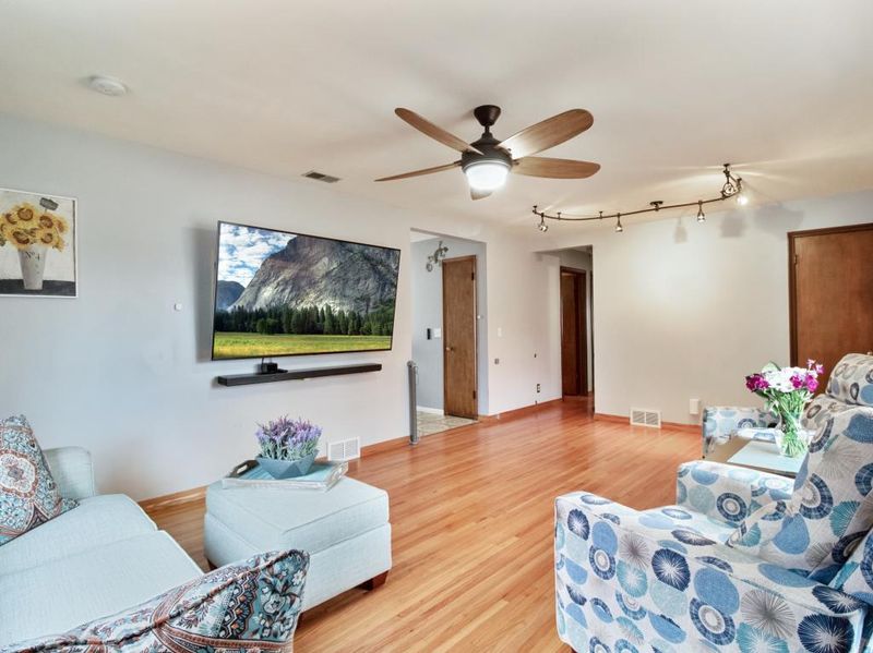 6341 W Broadway Ave, Brooklyn Park, MN 55428