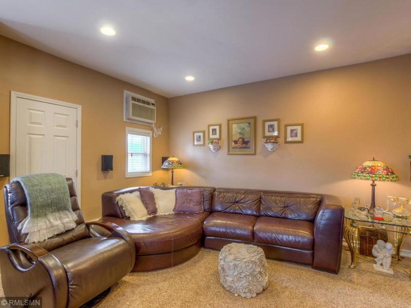 2389 Youngman Ave, Saint Paul, MN 55116