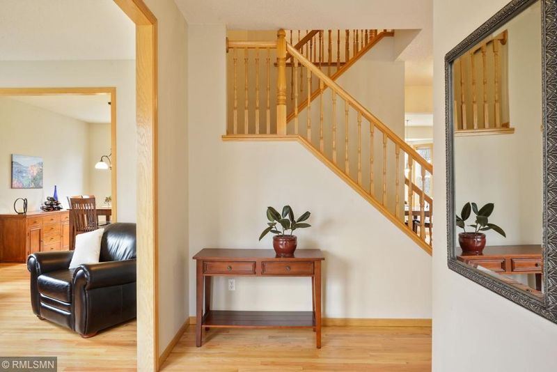 17609 Cascade Dr, Eden Prairie, MN 55347