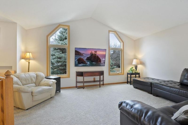 1272 Doe Cir, White Bear Lake, MN 55110