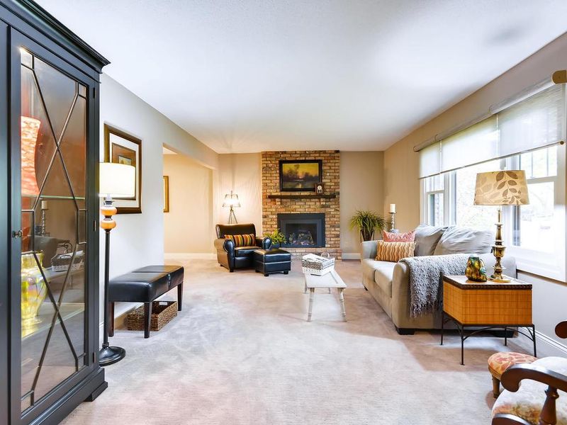 2950 Mary St, Maplewood, MN 55109