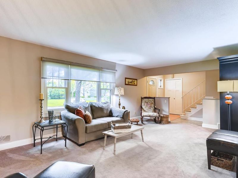2950 Mary St, Maplewood, MN 55109
