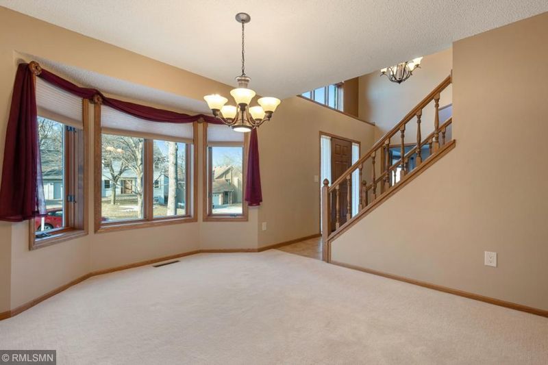 2260 James St, Eagan, MN 55122