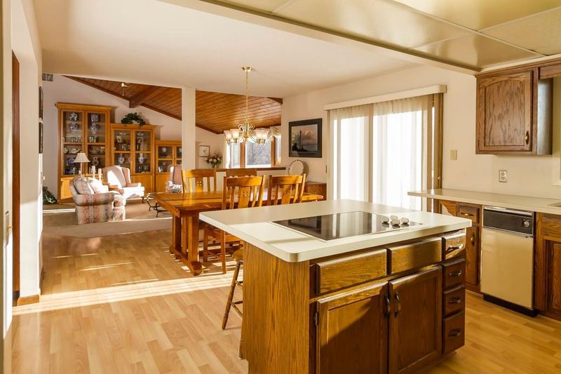 9712 Yukon Ct S, Bloomington, MN 55438