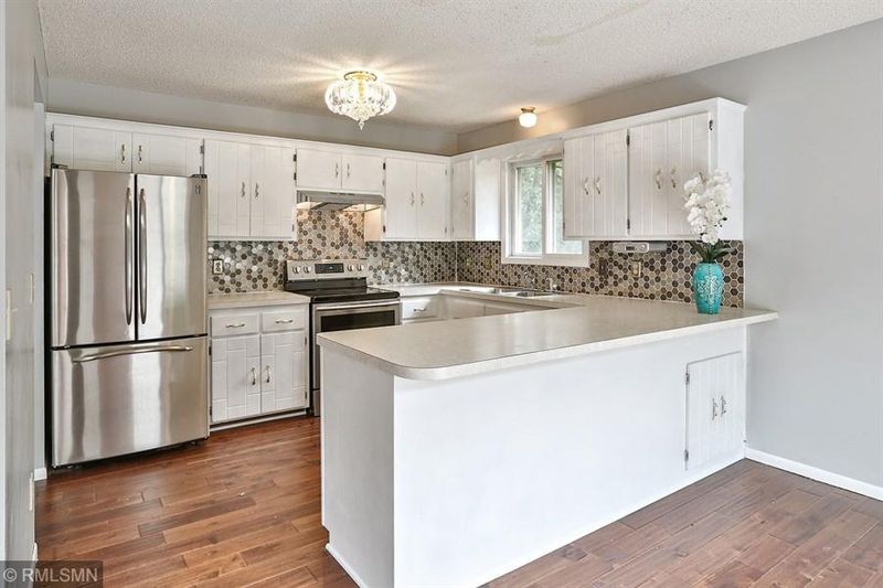 924 Pleasant Ave N, Champlin, MN 55316
