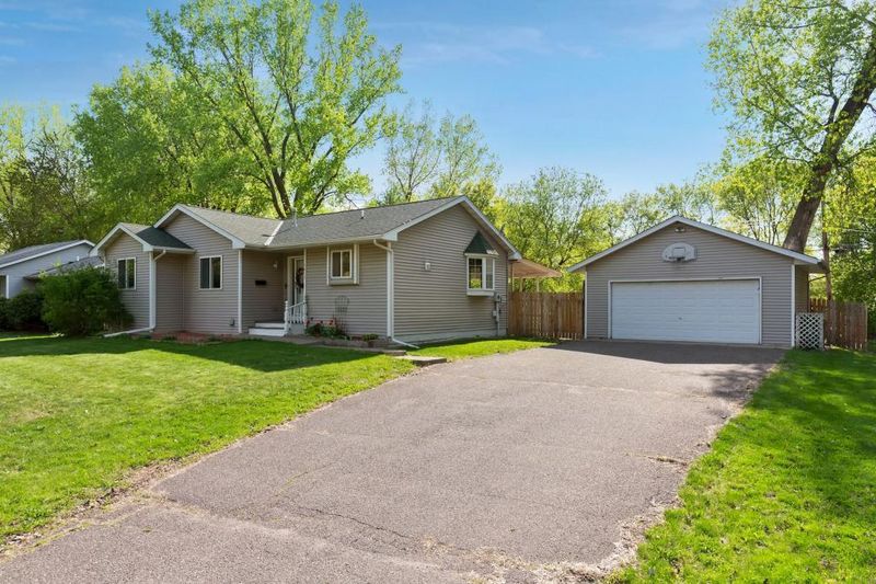 4015 Oregon Ave N, New Hope, MN 55427