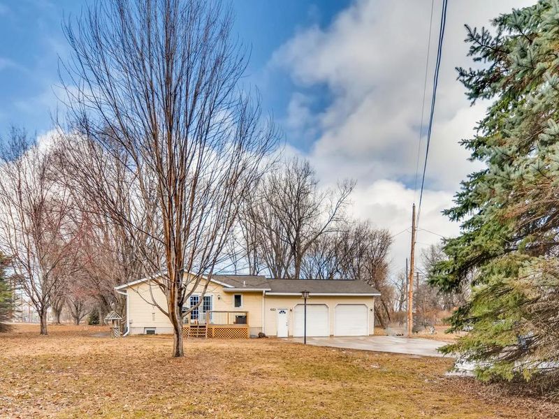 4140 Otter Lake Rd, Gem Lake, MN 55110