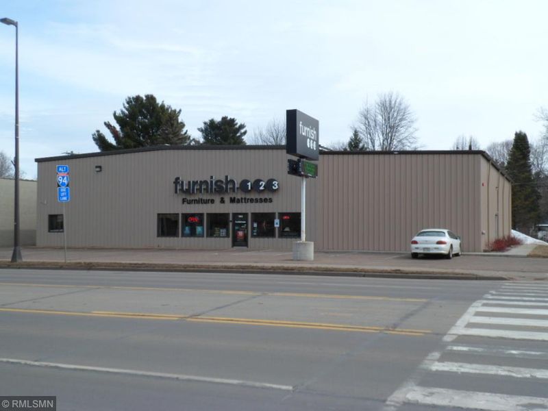 1102 Broadway St N, Menomonie, WI 54751