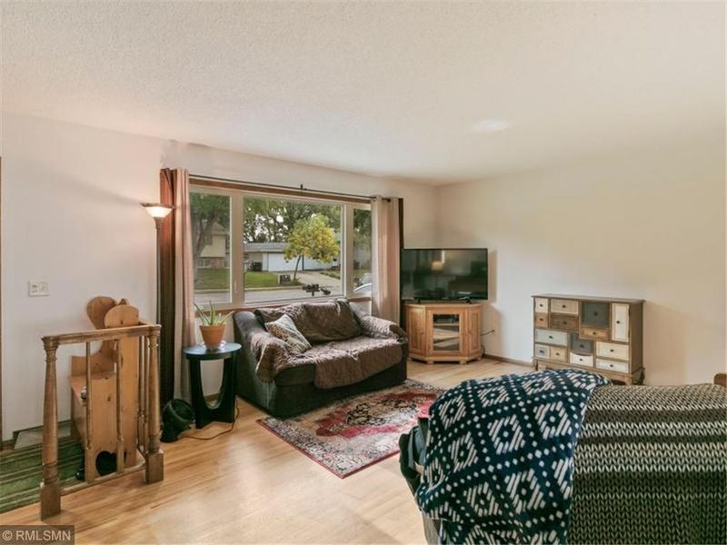 843 Charlotte Dr, Anoka, MN 55303