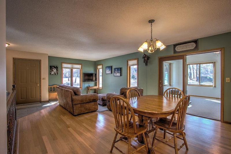 2715 Laurel St S, Cambridge, MN 55008