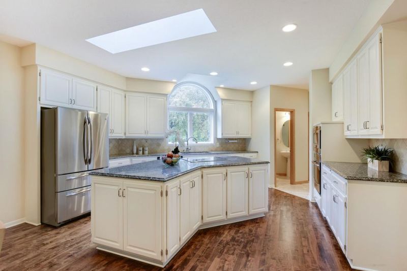 700 Gleason Acres Dr, Minnetonka, MN 55391