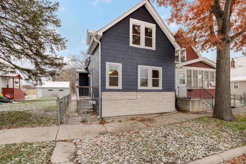 847 Woodbridge St, Saint Paul, MN 55117