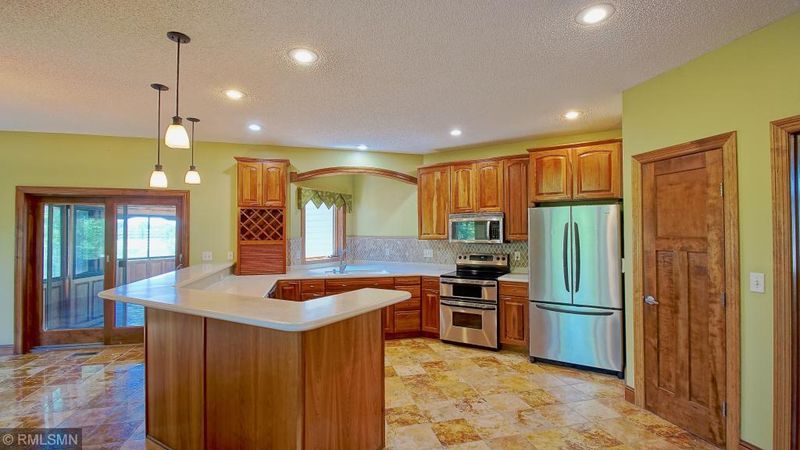 905 Snowbird Dr, Red Wing, MN 55066
