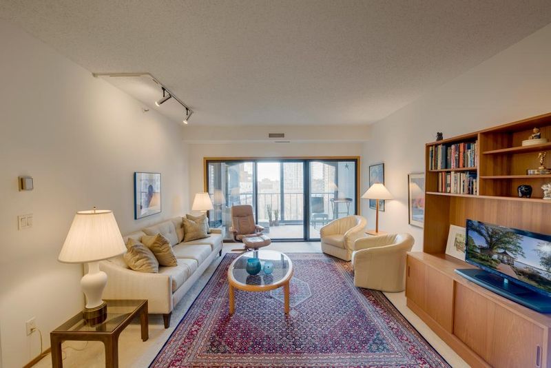 1201 Yale Pl #801, Minneapolis, MN 55403