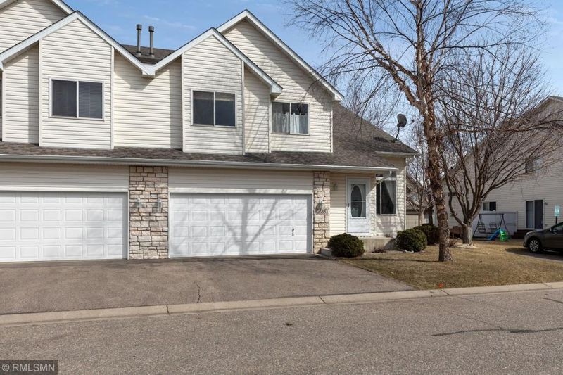 1633 Hamilton Ln, Shakopee, MN 55379