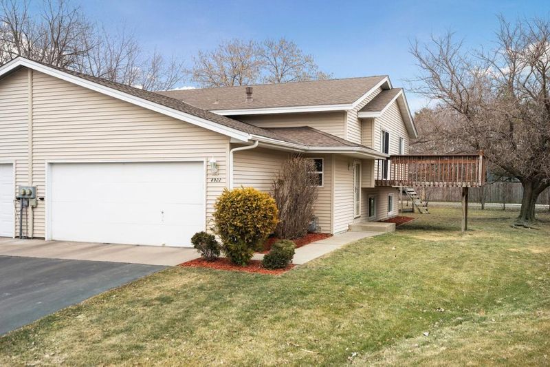 8922 Kirkwood Cir N, Maple Grove, MN 55369