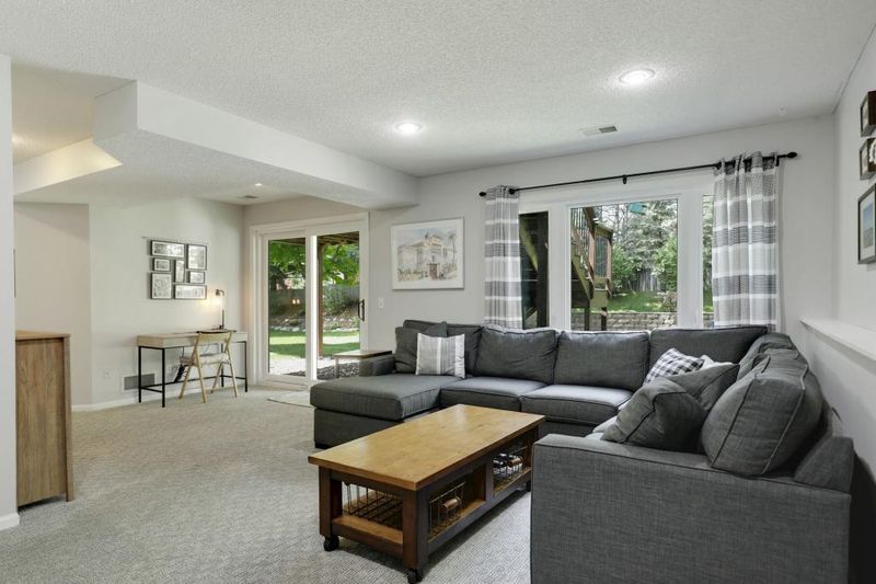 5587 Brickstone Ct, Shoreview, MN 55126