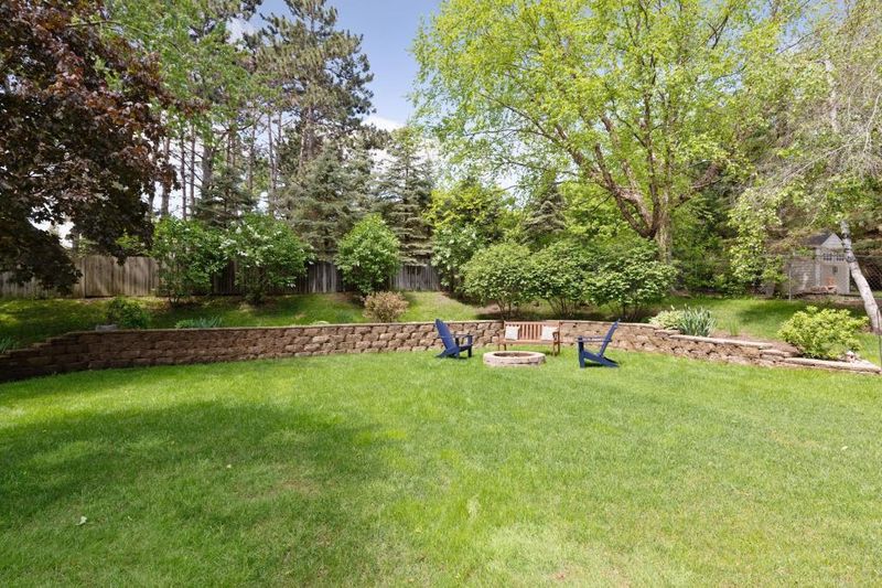 5587 Brickstone Ct, Shoreview, MN 55126