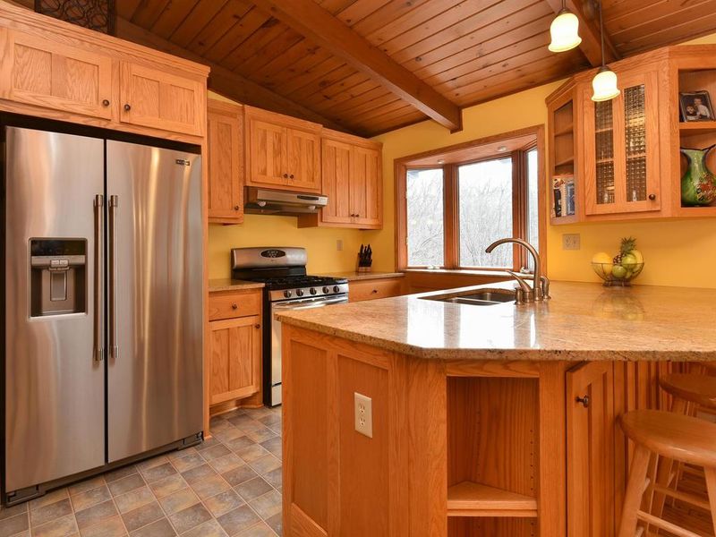 15815 Day Pl, Minnetonka, MN 55345