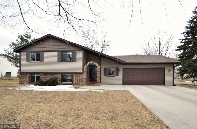 7641 83rd Ave N, Brooklyn Park, MN 55445