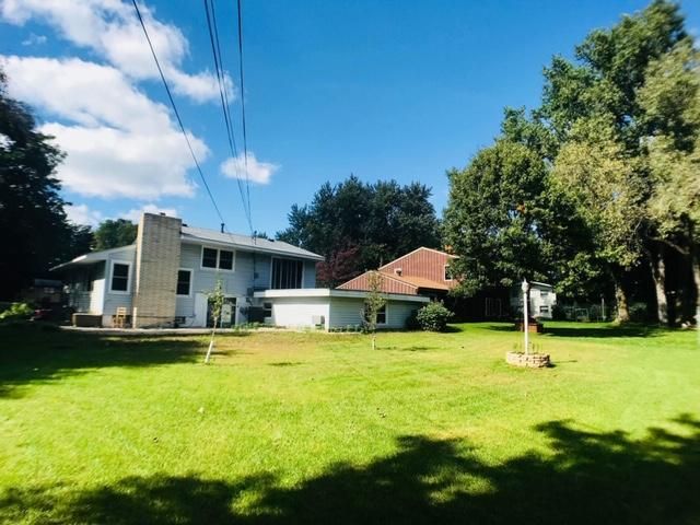 1696 Arkwright St, Maplewood, MN 55117