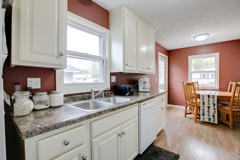 406 11th Ave SW, Cambridge, MN 55008