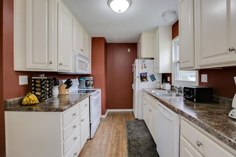 406 11th Ave SW, Cambridge, MN 55008