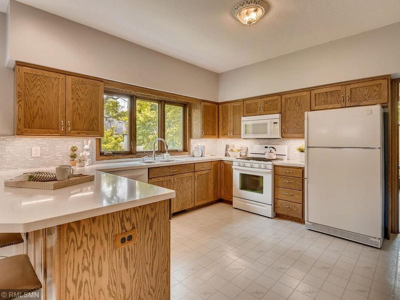 3612 Tanglewood Ct, Eagan, MN 55123