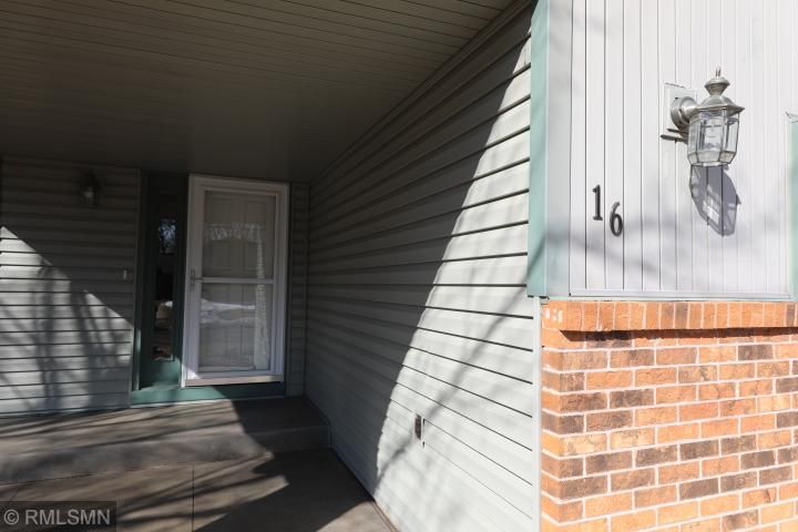 16 Hillcrest Ln, Circle Pines, MN 55014