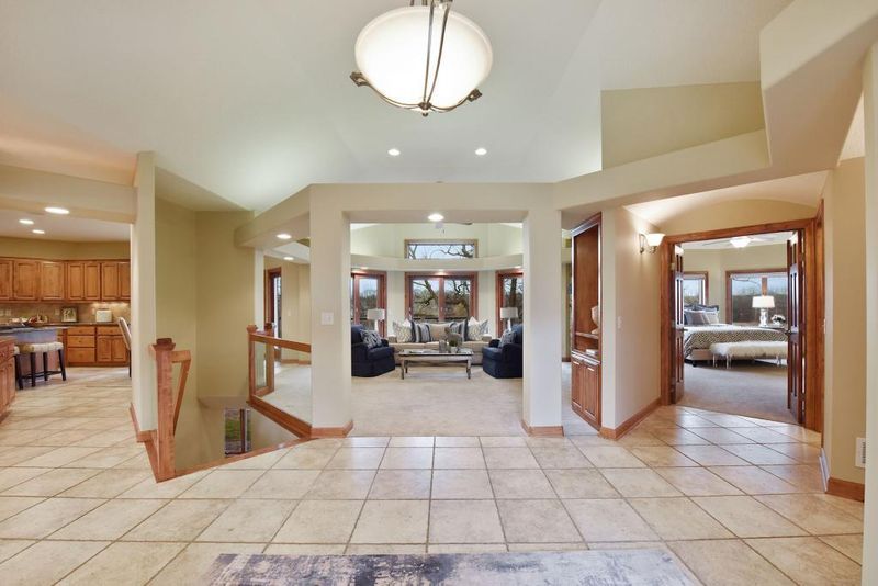 14413 Westridge Dr, Eden Prairie, MN 55347