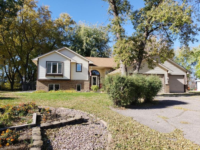 6438 N Shore Trl, Forest Lake, MN 55025