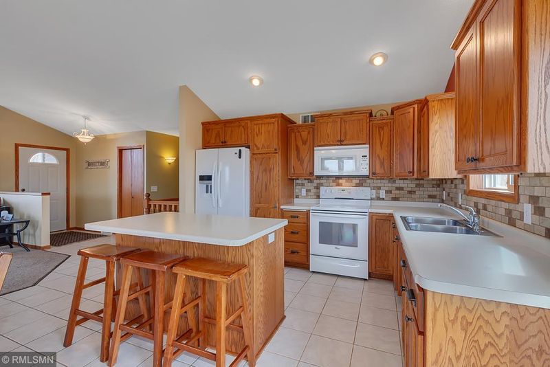 6894 95th St NE, Foley, MN 56329