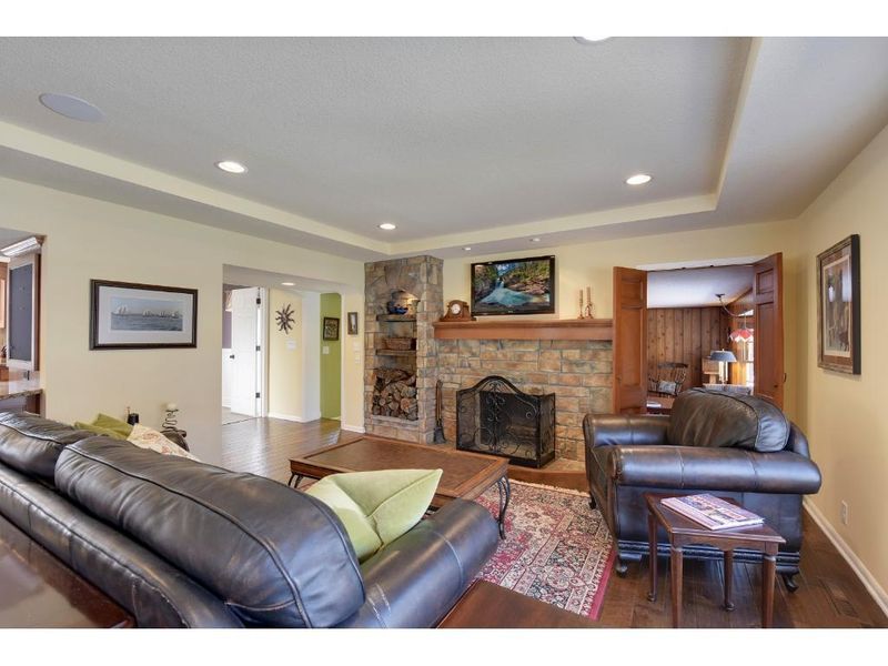 6933 Moccasin Valley Rd, Edina, MN 55439